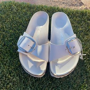 Women’s Birkenstock Madrid Big Buckle White Leather sandal sz 7